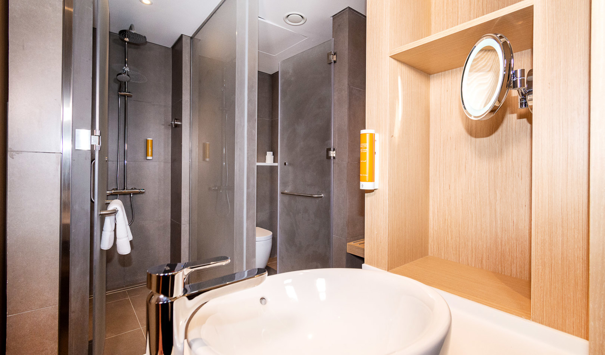 Premier Inn Dubai Dragon Mart Hotel Bathroom