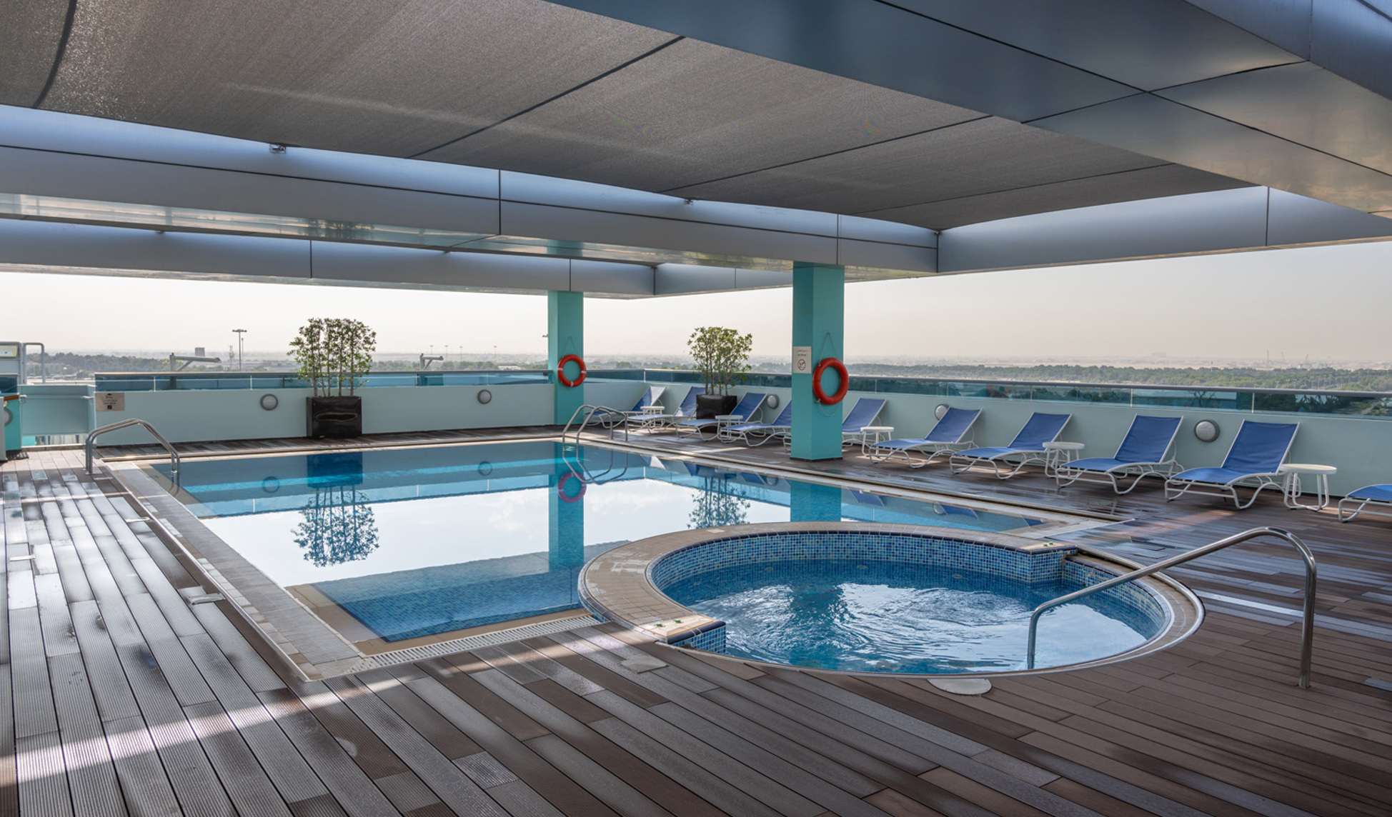 Premier Inn Abu Dhabi Airport (Business Park) Hotel Swimming Pool