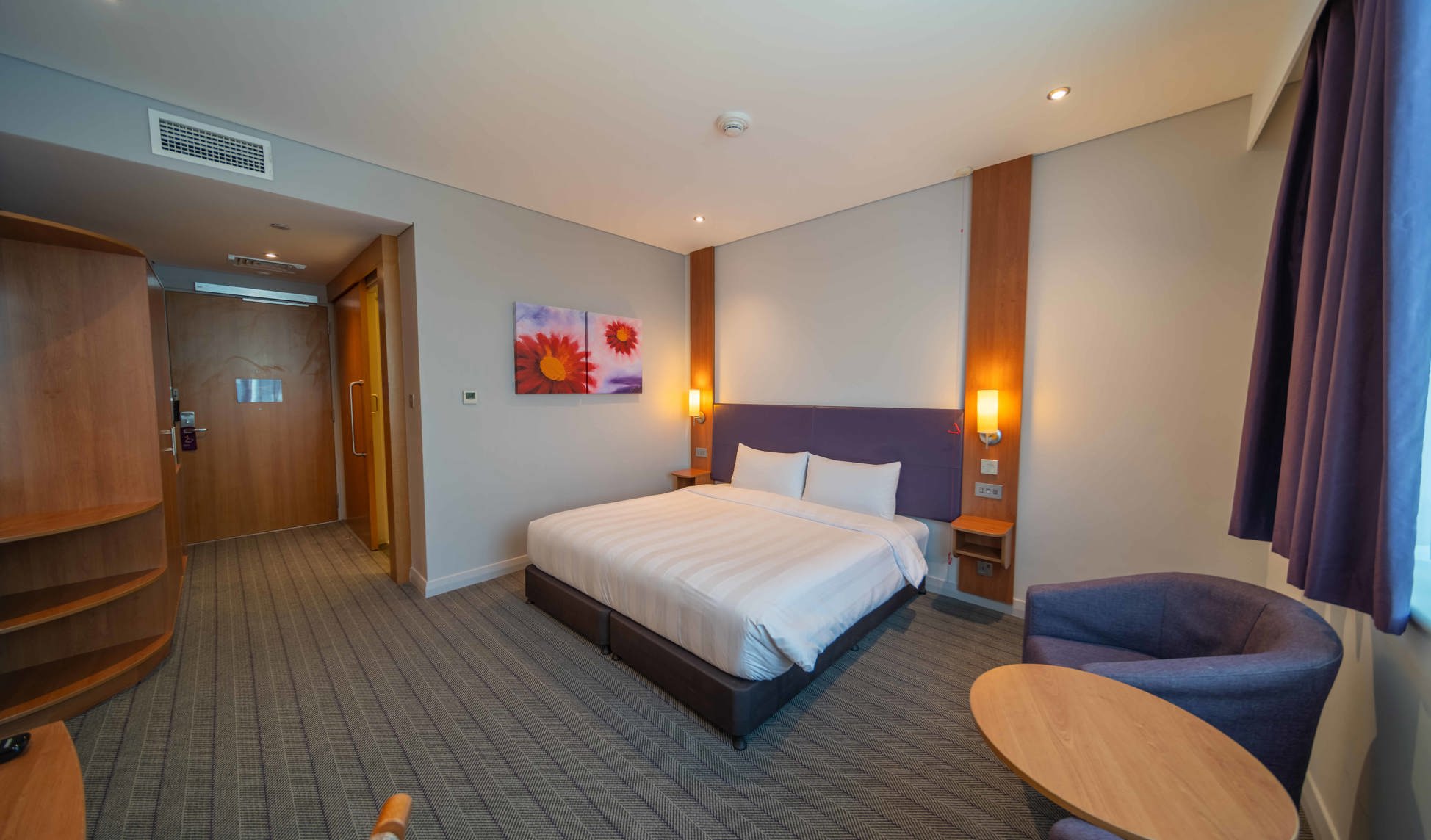 Premier Inn Abu Dhabi Airport (Business Park) Hotel Outdoor Swimming Pool